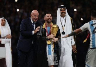 Bisht là gì và tại sao Messi lại mặc nó tại lễ trao giải World Cup?