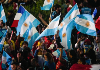 CĐV Argentina xuống đường ăn mừng sau chiến thắng World Cup
